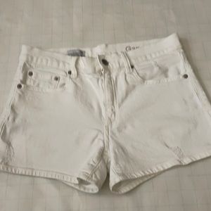 Gap women Jean short size 26